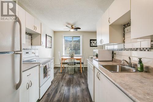 150 Scarboro Road Unit# 304, Kelowna, BC - Indoor Photo Showing Kitchen