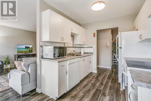 150 Scarboro Road Unit# 304, Kelowna, BC - Indoor Photo Showing Kitchen