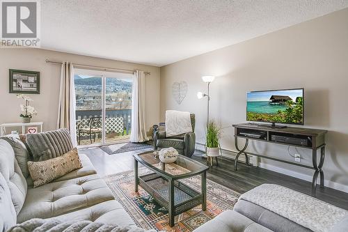 150 Scarboro Road Unit# 304, Kelowna, BC - Indoor Photo Showing Living Room