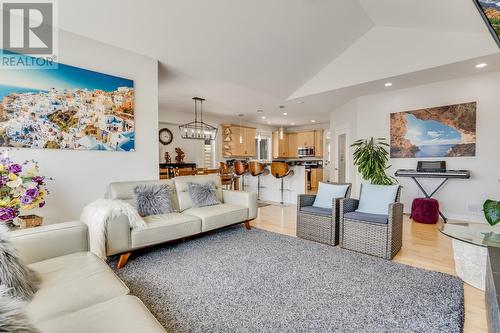 5035 Seon Crescent, Kelowna, BC - Indoor Photo Showing Living Room