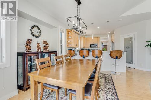 5035 Seon Crescent, Kelowna, BC - Indoor Photo Showing Dining Room