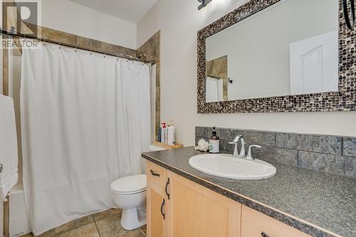 5035 Seon Crescent, Kelowna, BC - Indoor Photo Showing Bathroom