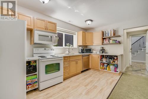 5035 Seon Crescent, Kelowna, BC - Indoor Photo Showing Kitchen