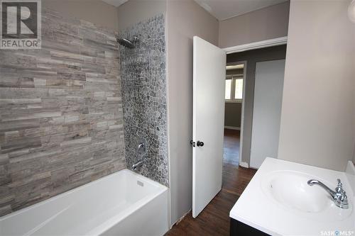 1762 97Th Street, North Battleford, SK - Indoor Photo Showing Bathroom