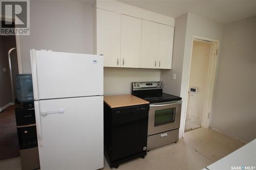 1762 97Th Street, North Battleford, SK - Indoor Photo Showing Kitchen