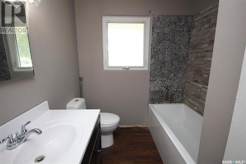 1762 97Th Street, North Battleford, SK - Indoor Photo Showing Bathroom