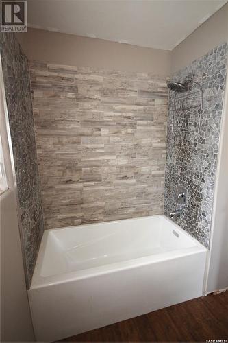 1762 97Th Street, North Battleford, SK - Indoor Photo Showing Bathroom