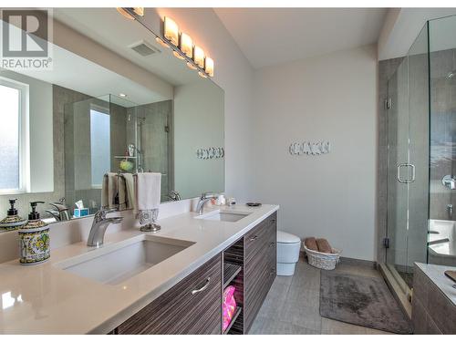 6640 Blackcomb Way, Vernon, BC - Indoor Photo Showing Bathroom