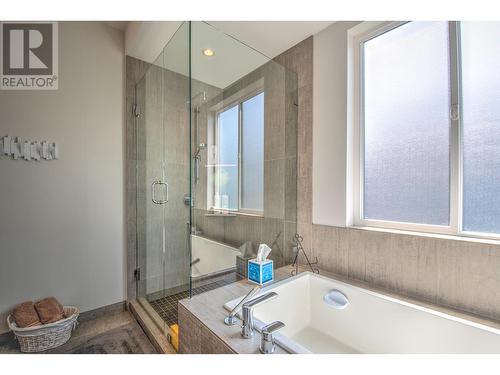 6640 Blackcomb Way, Vernon, BC - Indoor Photo Showing Bathroom