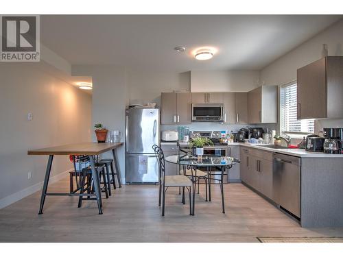 6640 Blackcomb Way, Vernon, BC - Indoor Photo Showing Kitchen