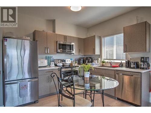 6640 Blackcomb Way, Vernon, BC - Indoor Photo Showing Kitchen