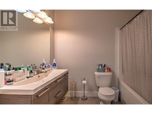 6640 Blackcomb Way, Vernon, BC - Indoor Photo Showing Bathroom