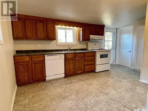 210 5Th Avenue E, Biggar, SK - Indoor Photo Showing Kitchen