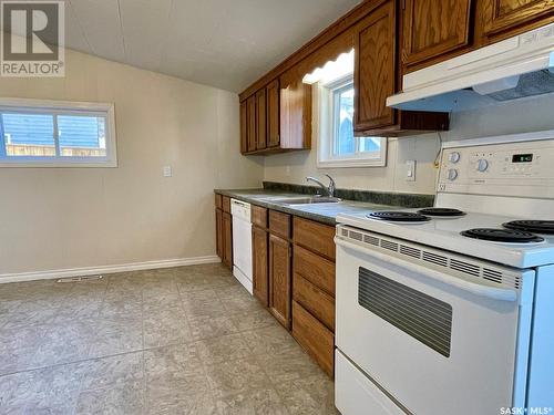 210 5Th Avenue E, Biggar, SK - Indoor Photo Showing Kitchen With Double Sink