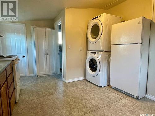 210 5Th Avenue E, Biggar, SK - Indoor Photo Showing Laundry Room