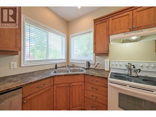 880 Arbor View Drive, Kelowna, BC - Indoor Photo Showing Kitchen With Double Sink