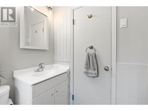 3103 21 Street, Vernon, BC - Indoor Photo Showing Bathroom