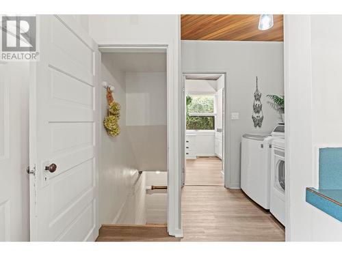 3103 21 Street, Vernon, BC - Indoor Photo Showing Laundry Room