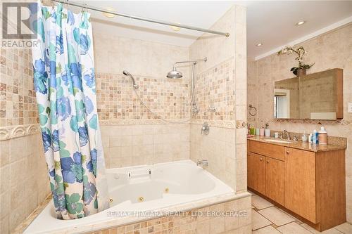 5245 Palmer Avenue, Niagara Falls, ON - Indoor Photo Showing Bathroom