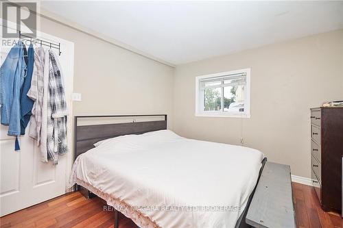 5245 Palmer Avenue, Niagara Falls, ON - Indoor Photo Showing Bedroom