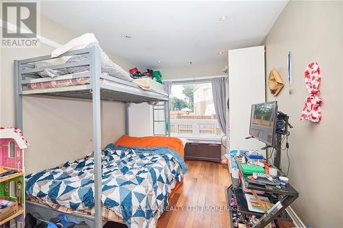 5245 Palmer Avenue, Niagara Falls, ON - Indoor Photo Showing Bedroom