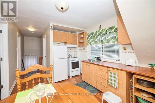 5245 Palmer Avenue, Niagara Falls, ON - Indoor Photo Showing Kitchen