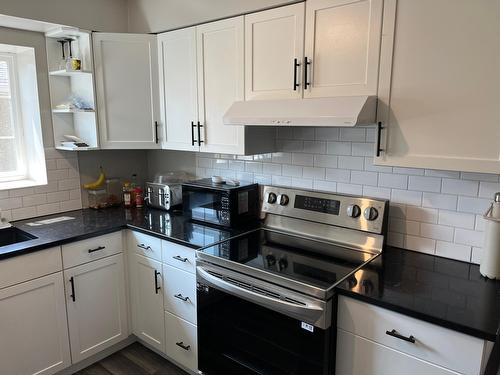 538 9Th Avenue, Castlegar, BC - Indoor Photo Showing Kitchen