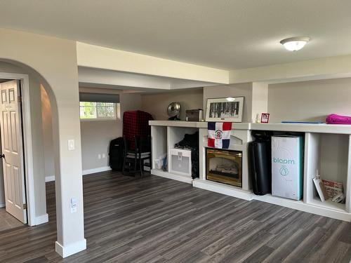 538 9Th Avenue, Castlegar, BC - Indoor With Fireplace