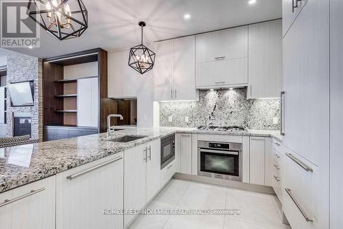 Th102 - 29 Queens Quay E, Toronto (Waterfront Communities), ON - Indoor Photo Showing Kitchen With Upgraded Kitchen