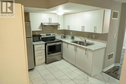 35 Zebra Trail, Brampton (Sandringham-Wellington), ON - Indoor Photo Showing Kitchen With Double Sink