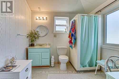 Imported from itso - 137 Bessie Street, Central Elgin (Port Stanley), ON - Indoor Photo Showing Bathroom