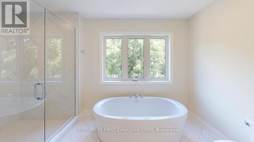 485 Julianna Court, Plympton-Wyoming (Plympton Wyoming), ON - Indoor Photo Showing Bathroom