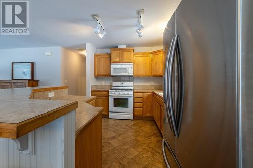 558 Anderson  Road, Golden, BC - Indoor Photo Showing Kitchen