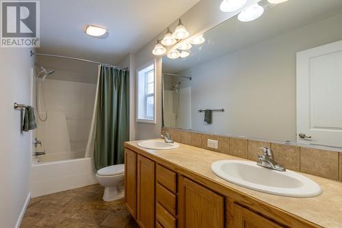 558 Anderson  Road, Golden, BC - Indoor Photo Showing Bathroom