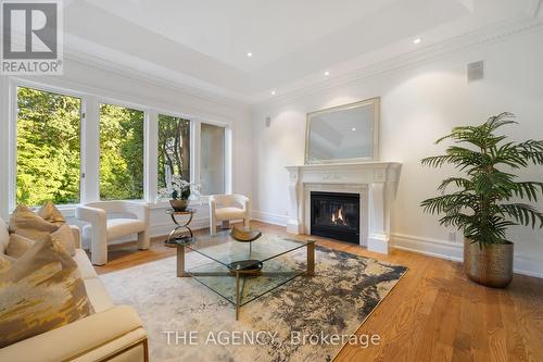 16 Fifeshire Road, Toronto (St. Andrew-Windfields), ON - Indoor Photo Showing Living Room With Fireplace