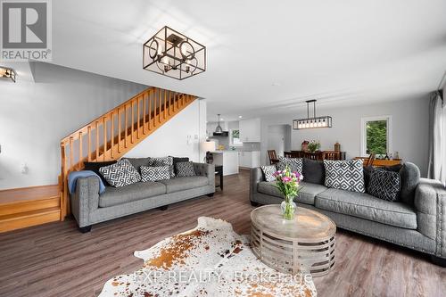 183 Lake Drive N, Georgina (Keswick North), ON - Indoor Photo Showing Living Room