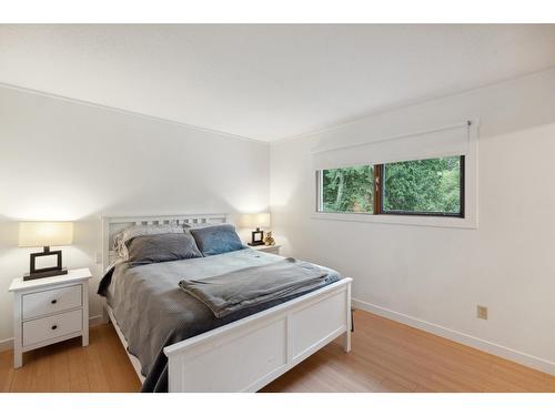 1419 Highland Drive, Castlegar, BC - Indoor Photo Showing Bedroom