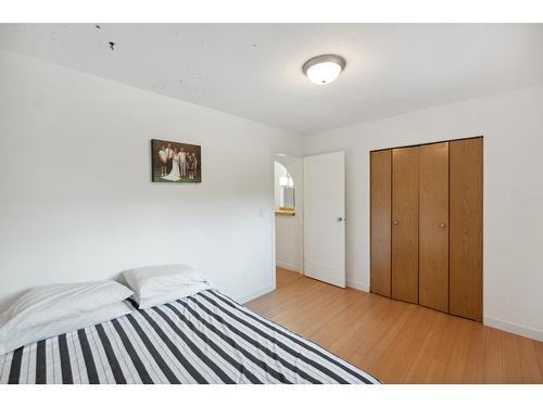 1419 Highland Drive, Castlegar, BC - Indoor Photo Showing Bedroom