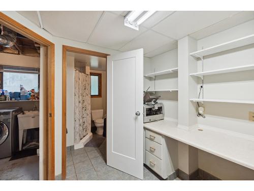 1419 Highland Drive, Castlegar, BC - Indoor Photo Showing Laundry Room