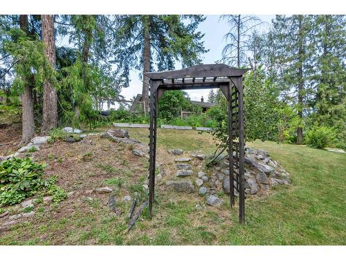 1419 Highland Drive, Castlegar, BC - Outdoor