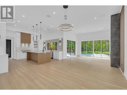 4630 Mcclure Road, Kelowna, BC - Indoor Photo Showing Kitchen With Upgraded Kitchen