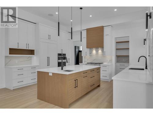 4630 Mcclure Road, Kelowna, BC - Indoor Photo Showing Kitchen With Upgraded Kitchen