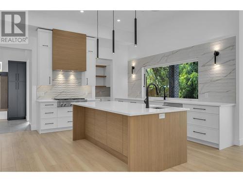 4630 Mcclure Road, Kelowna, BC - Indoor Photo Showing Kitchen With Upgraded Kitchen