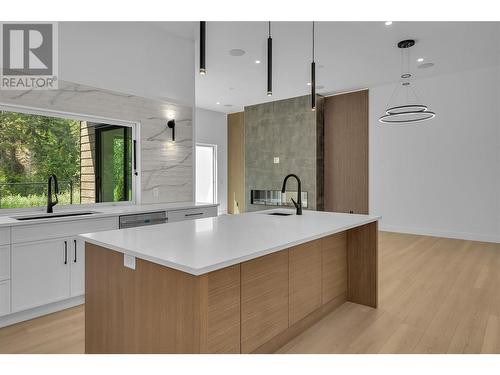 4630 Mcclure Road, Kelowna, BC - Indoor Photo Showing Kitchen With Upgraded Kitchen