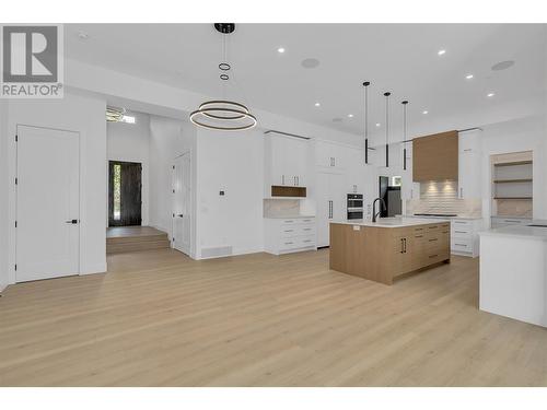 4630 Mcclure Road, Kelowna, BC - Indoor Photo Showing Kitchen