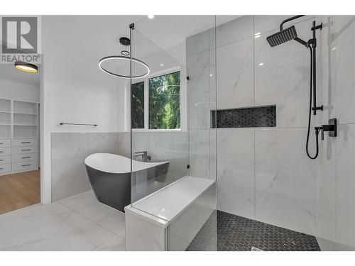 4630 Mcclure Road, Kelowna, BC - Indoor Photo Showing Bathroom