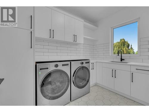 4630 Mcclure Road, Kelowna, BC - Indoor Photo Showing Laundry Room