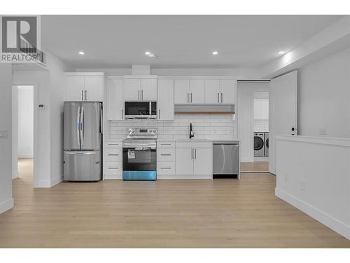 4630 Mcclure Road, Kelowna, BC - Indoor Photo Showing Kitchen With Upgraded Kitchen