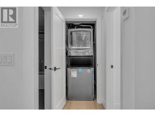 4630 Mcclure Road, Kelowna, BC - Indoor Photo Showing Laundry Room