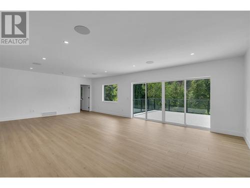 4630 Mcclure Road, Kelowna, BC - Indoor Photo Showing Living Room